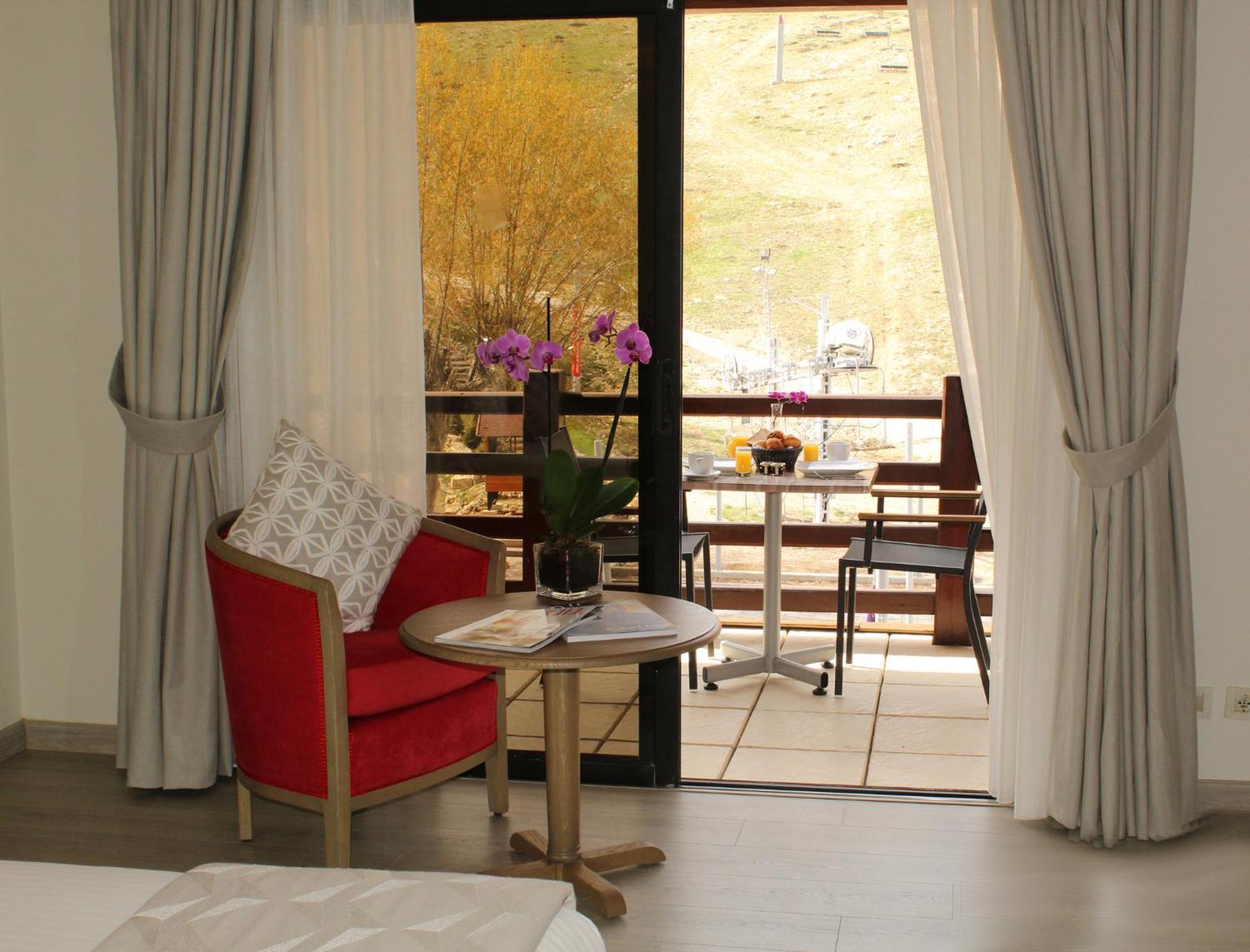 อินเตอร์คอนติเนนตัล มซาร์ เลบานอน เมาน์เท็น รีสอร์ต แอนด์ สปา Hotel Mzaar Kfardebian ภายนอก รูปภาพ
