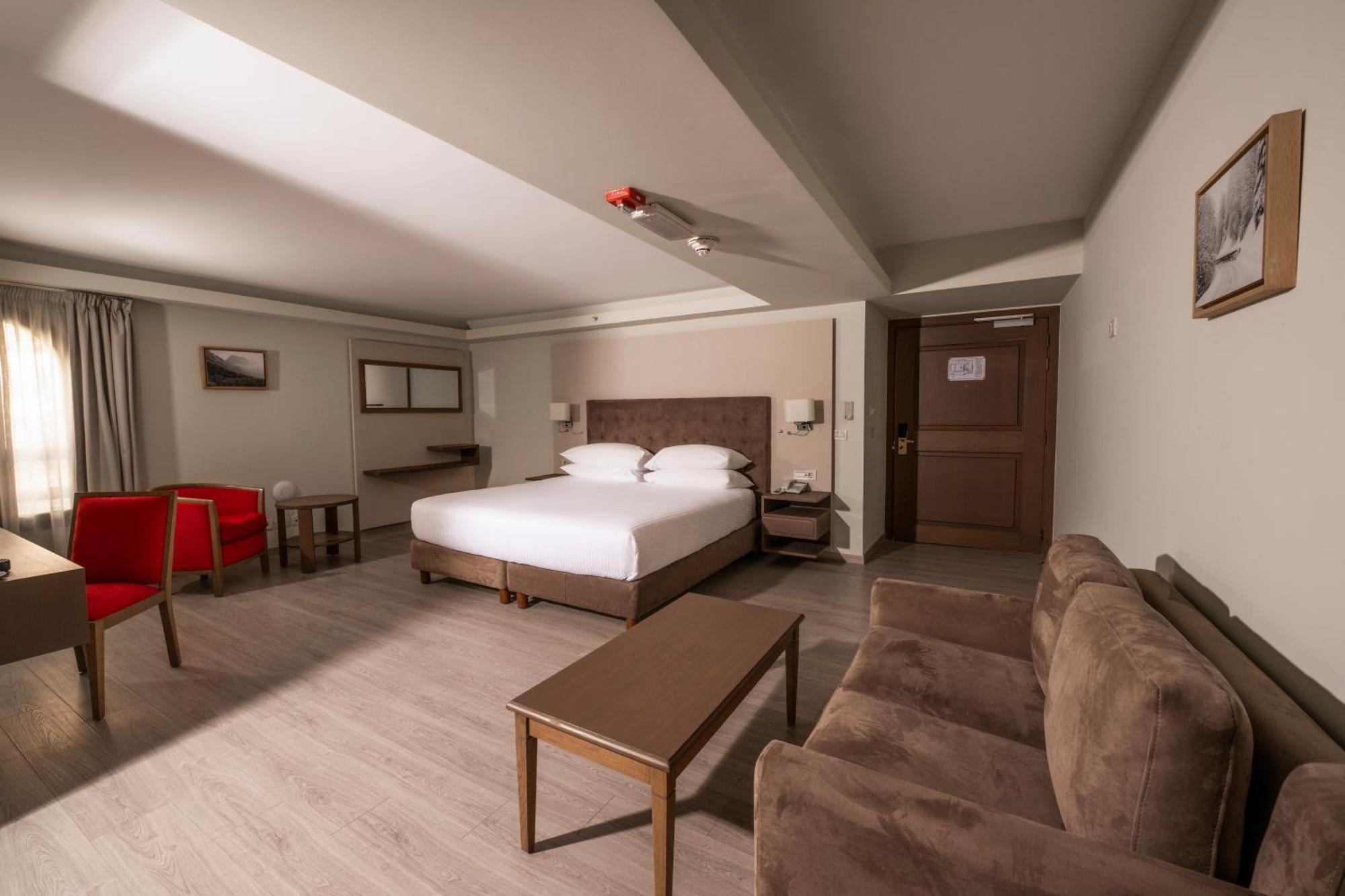 อินเตอร์คอนติเนนตัล มซาร์ เลบานอน เมาน์เท็น รีสอร์ต แอนด์ สปา Hotel Mzaar Kfardebian ภายนอก รูปภาพ