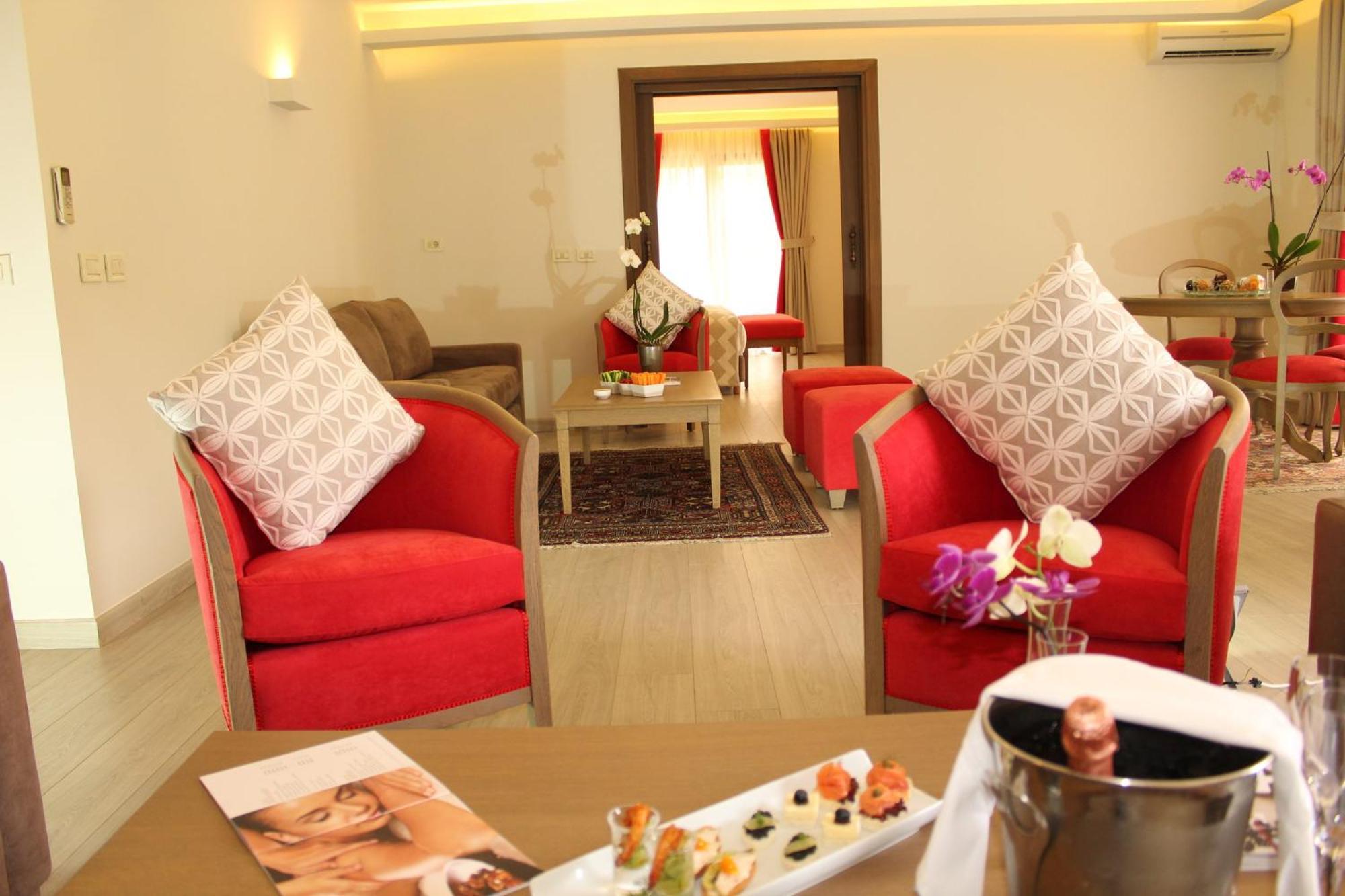 อินเตอร์คอนติเนนตัล มซาร์ เลบานอน เมาน์เท็น รีสอร์ต แอนด์ สปา Hotel Mzaar Kfardebian ภายนอก รูปภาพ