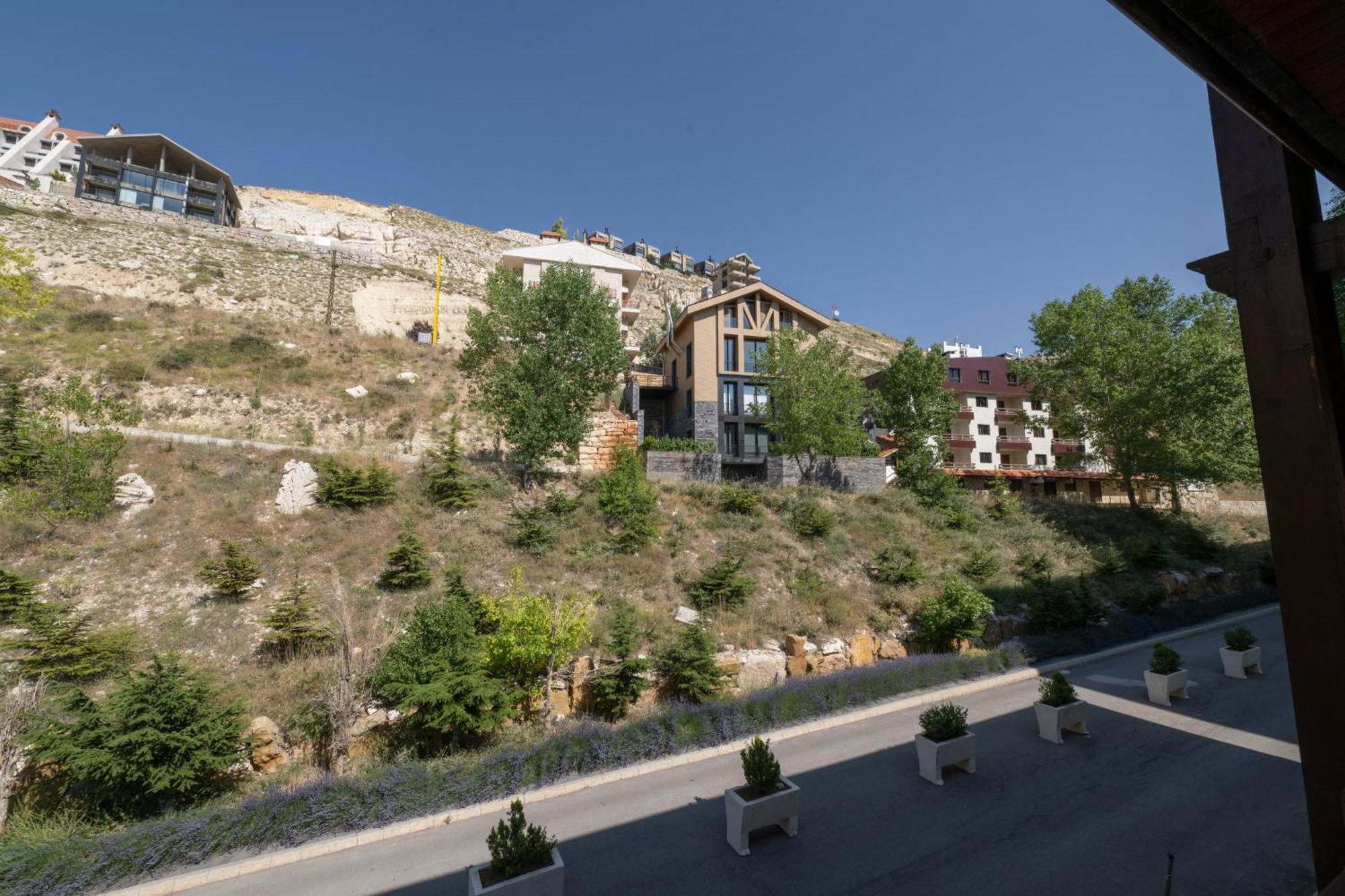 อินเตอร์คอนติเนนตัล มซาร์ เลบานอน เมาน์เท็น รีสอร์ต แอนด์ สปา Hotel Mzaar Kfardebian ภายนอก รูปภาพ