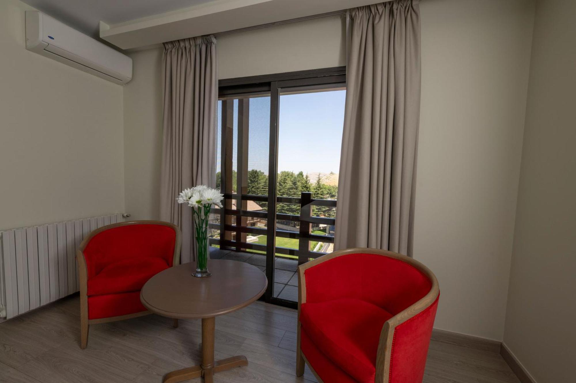 อินเตอร์คอนติเนนตัล มซาร์ เลบานอน เมาน์เท็น รีสอร์ต แอนด์ สปา Hotel Mzaar Kfardebian ภายนอก รูปภาพ